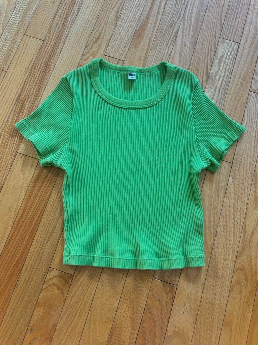 Uniqlo Fitted Green Baby Tee Ribbed Short Sleeve Tee